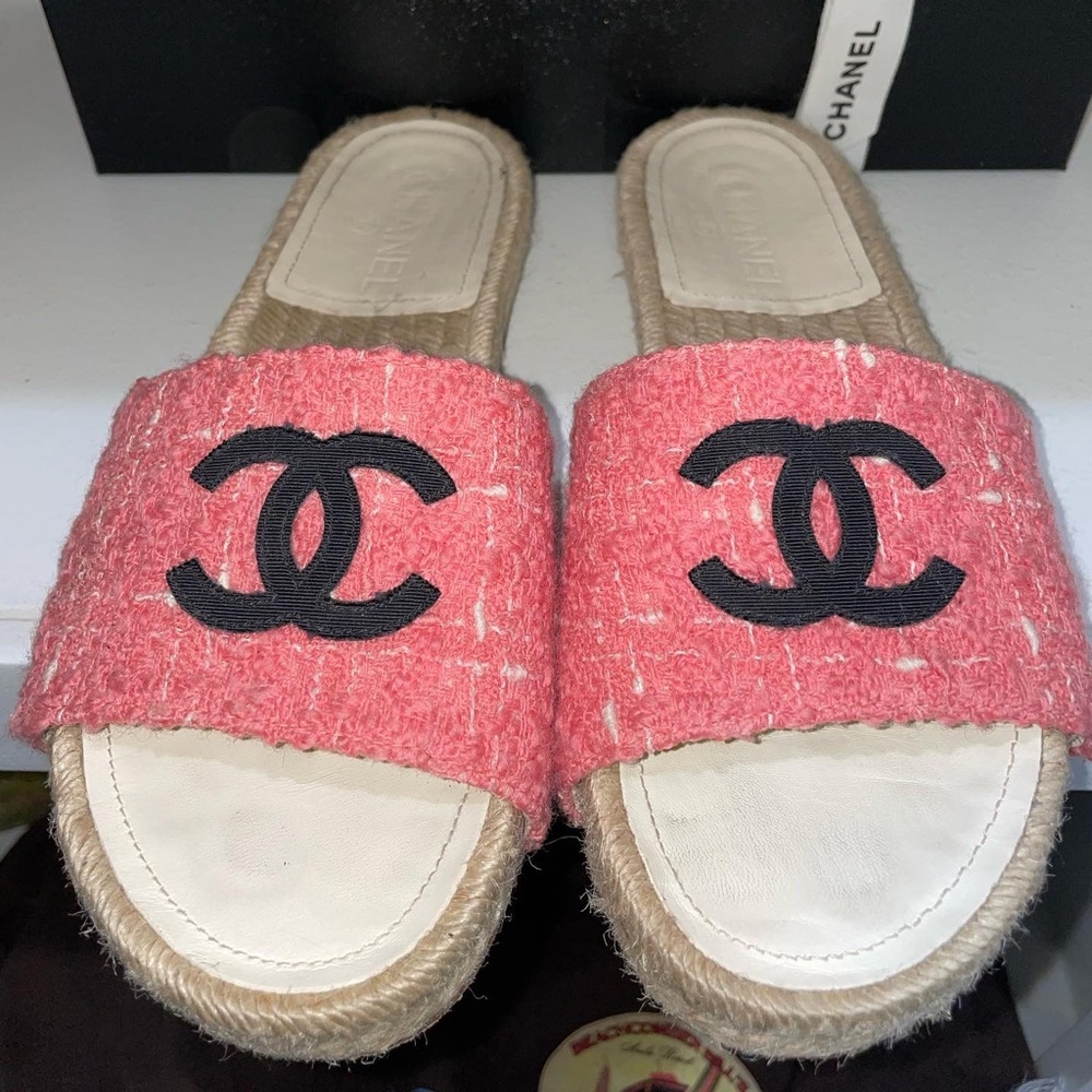 Tweet Chanel slides size 37